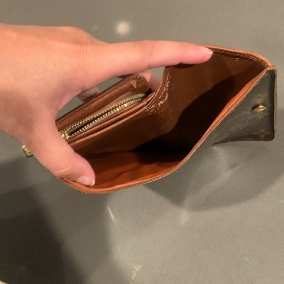 Louis Vuitton wallet with cash and zipper compartment. Date Code SD0030 - Picture 9 of 13